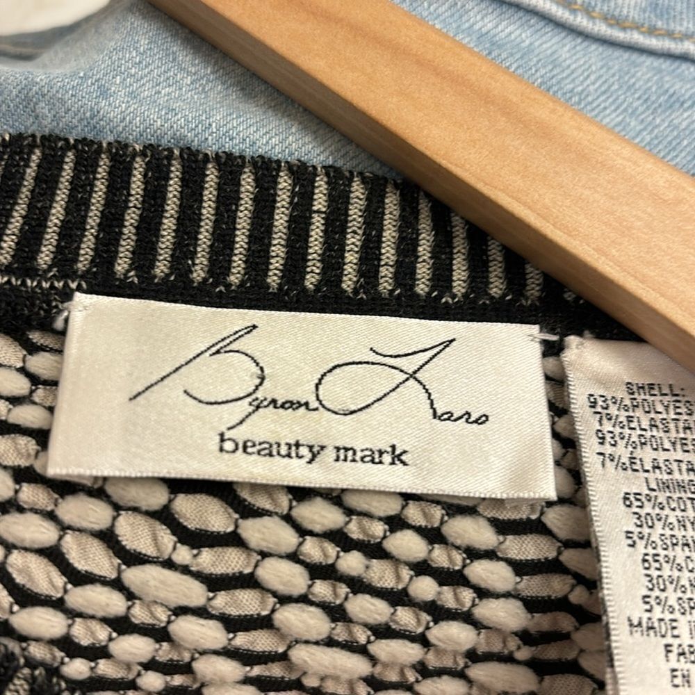 Anthropologie Josette by Bryon Lars Beauty Mark. It's black and white. Size 8 - Picture 9 of 15